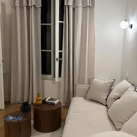 Marais - Unique Duplex Decorated With Taste 巴黎